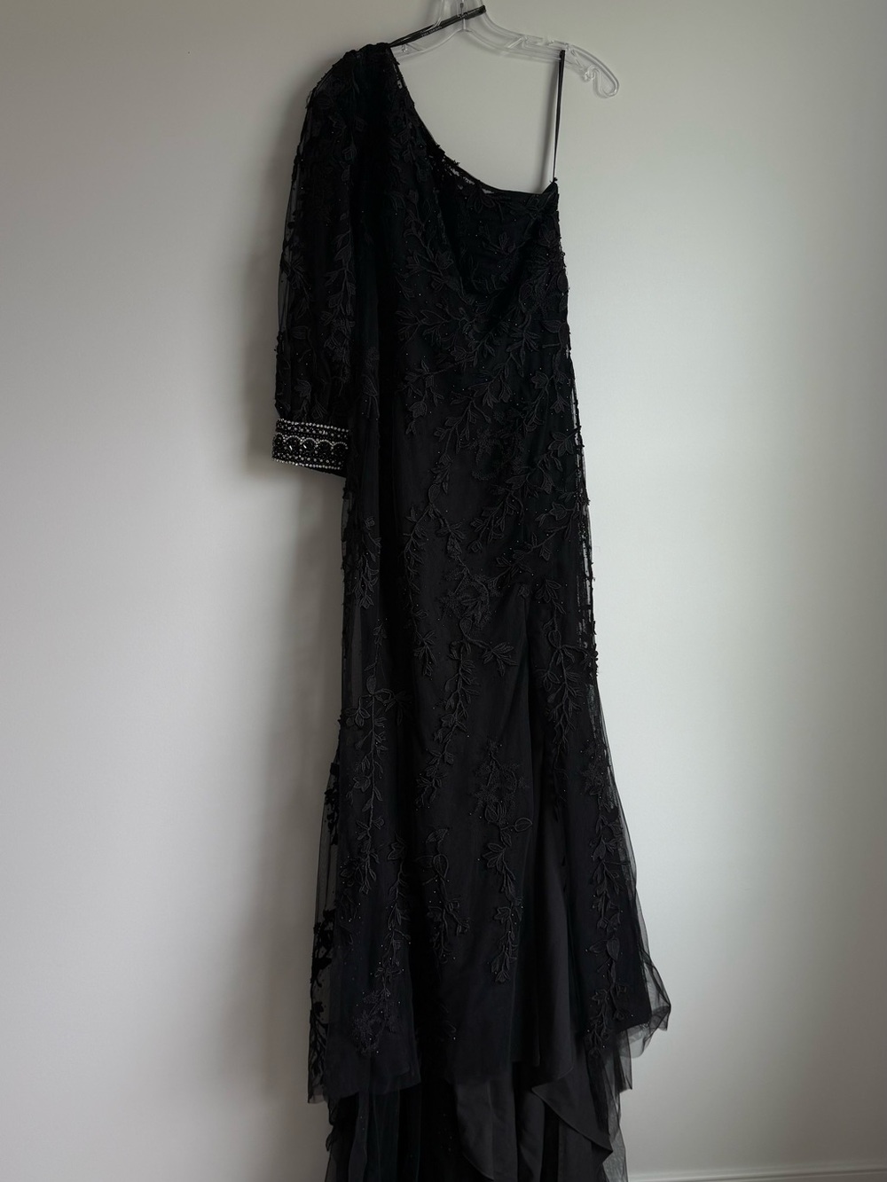 Sherri Hill Black One-Shoulder Floral Appliqué Formal Gown Size 12